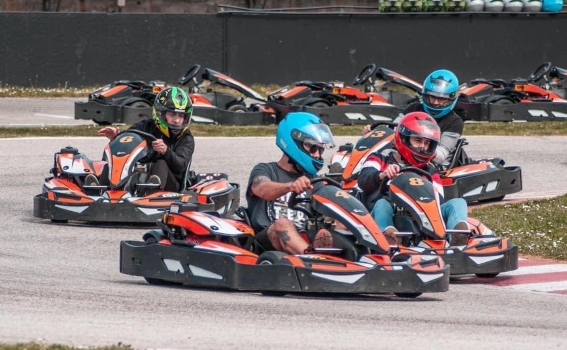 La Villa Del Karting El Teso Bagian luar foto