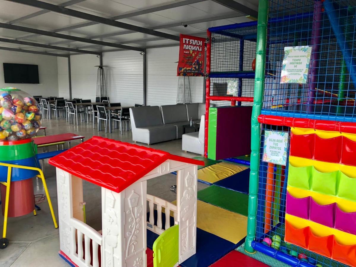 La Villa Del Karting El Teso Bagian luar foto
