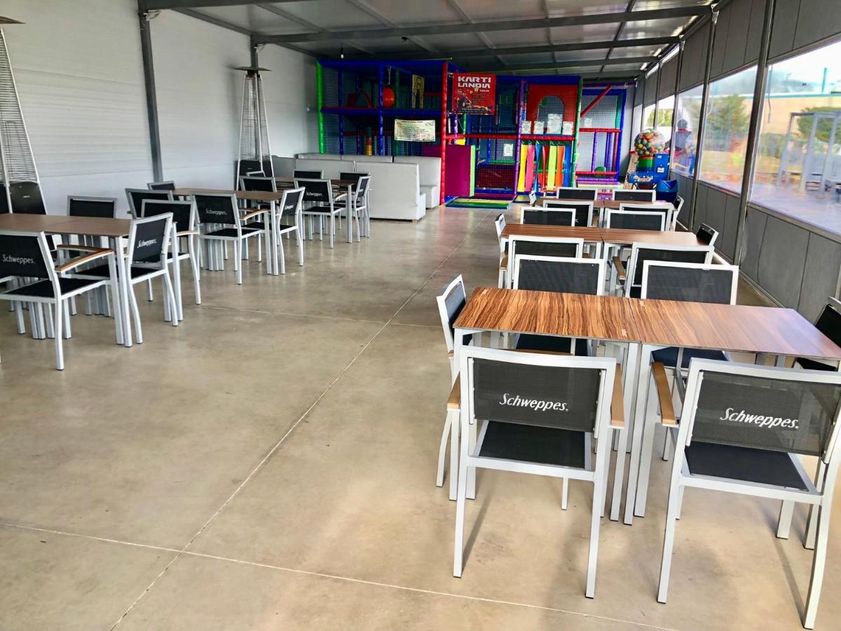 La Villa Del Karting El Teso Bagian luar foto